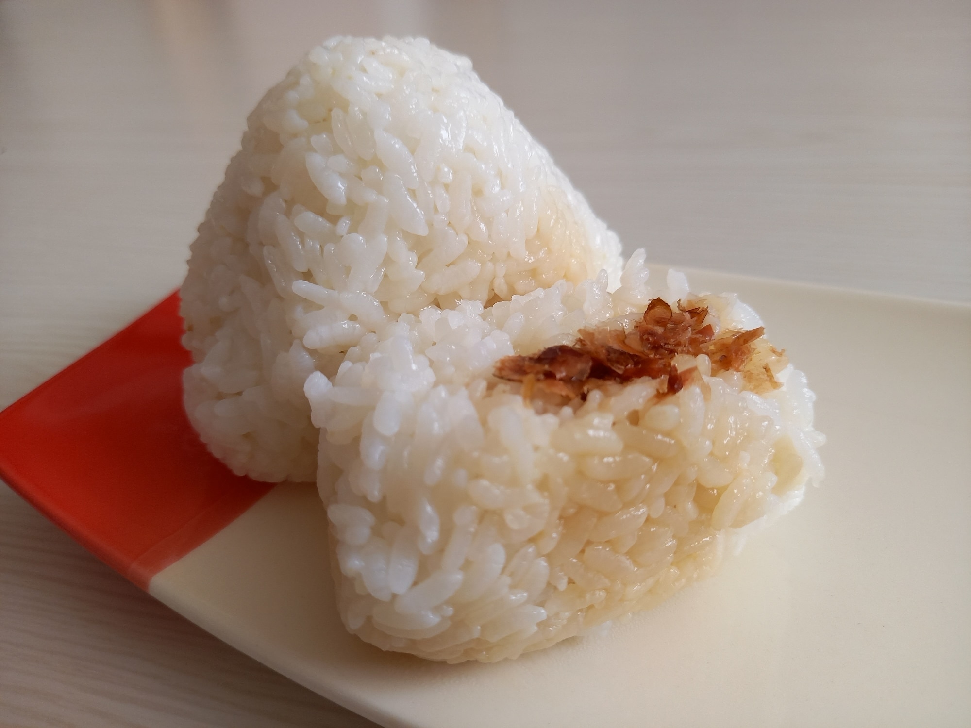 簡単！おかかおにぎり⭐ レシピ・作り方 by にこにこランチ - 楽天レシピ