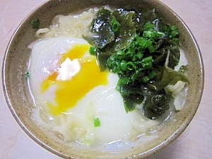 ワカメとたまごの即席ラーメン