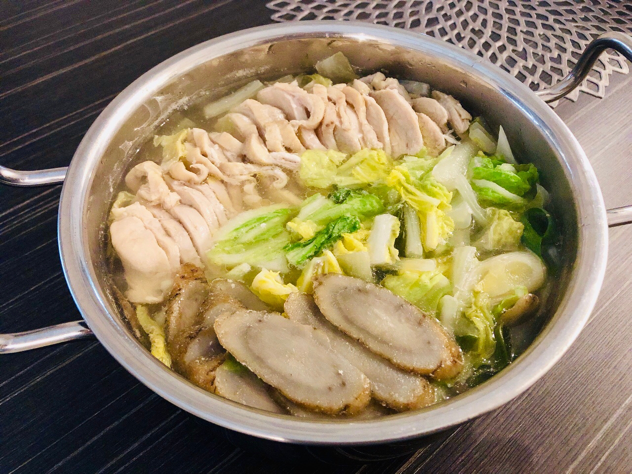 鶏むね肉丸ごと☆ごぼう出汁の旨塩鍋風スープ