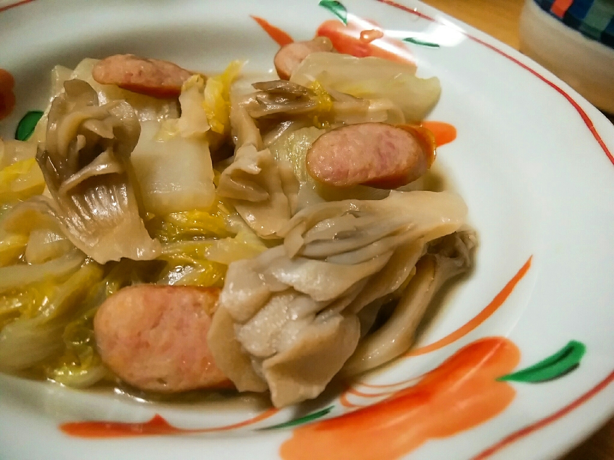 白菜大量消費 ウインナーと白菜と舞茸のコンソメ煮 レシピ 作り方 By はじゃじゃ 楽天レシピ