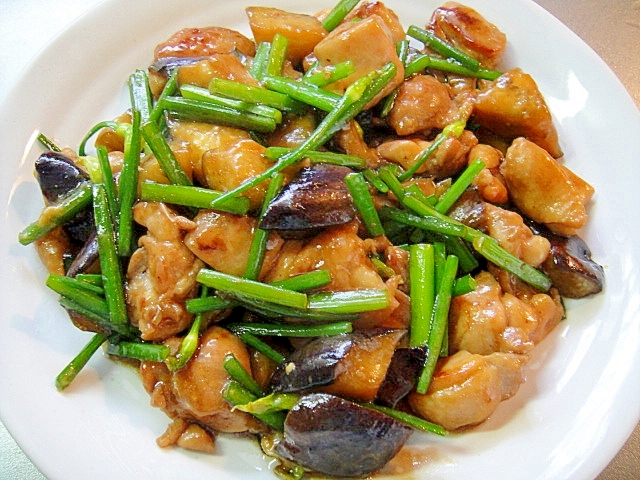 ワサビ風味・鶏もも肉と茄子と花ニラの炒め物