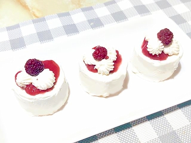 ミニサイズ!ラズベリーのゼリーとホイップケーキ♪