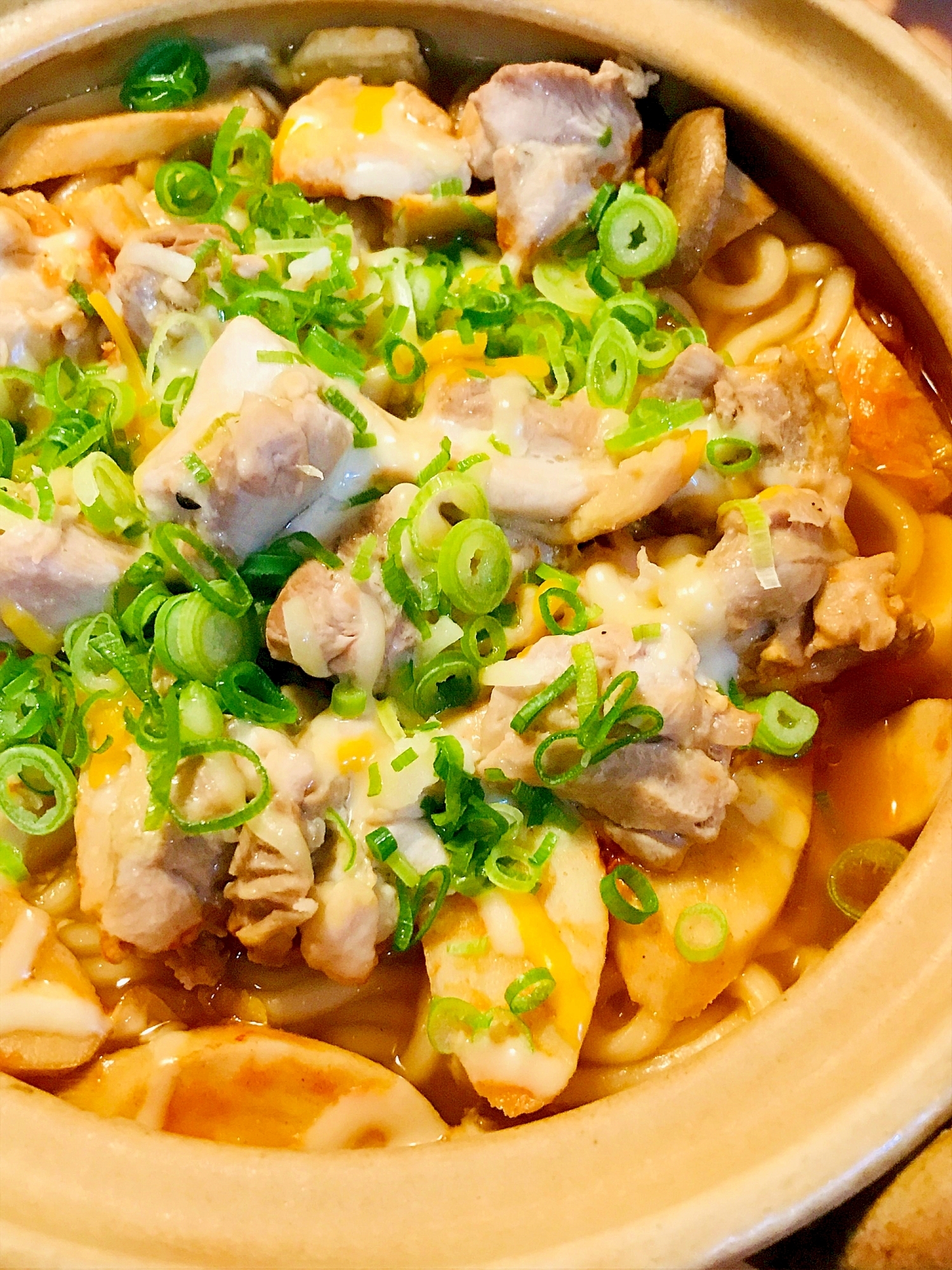 トマト缶 キムチ鍋の素 鶏もも肉のキムチ チーズ鍋 レシピ 作り方 By Bistromiti R 楽天レシピ