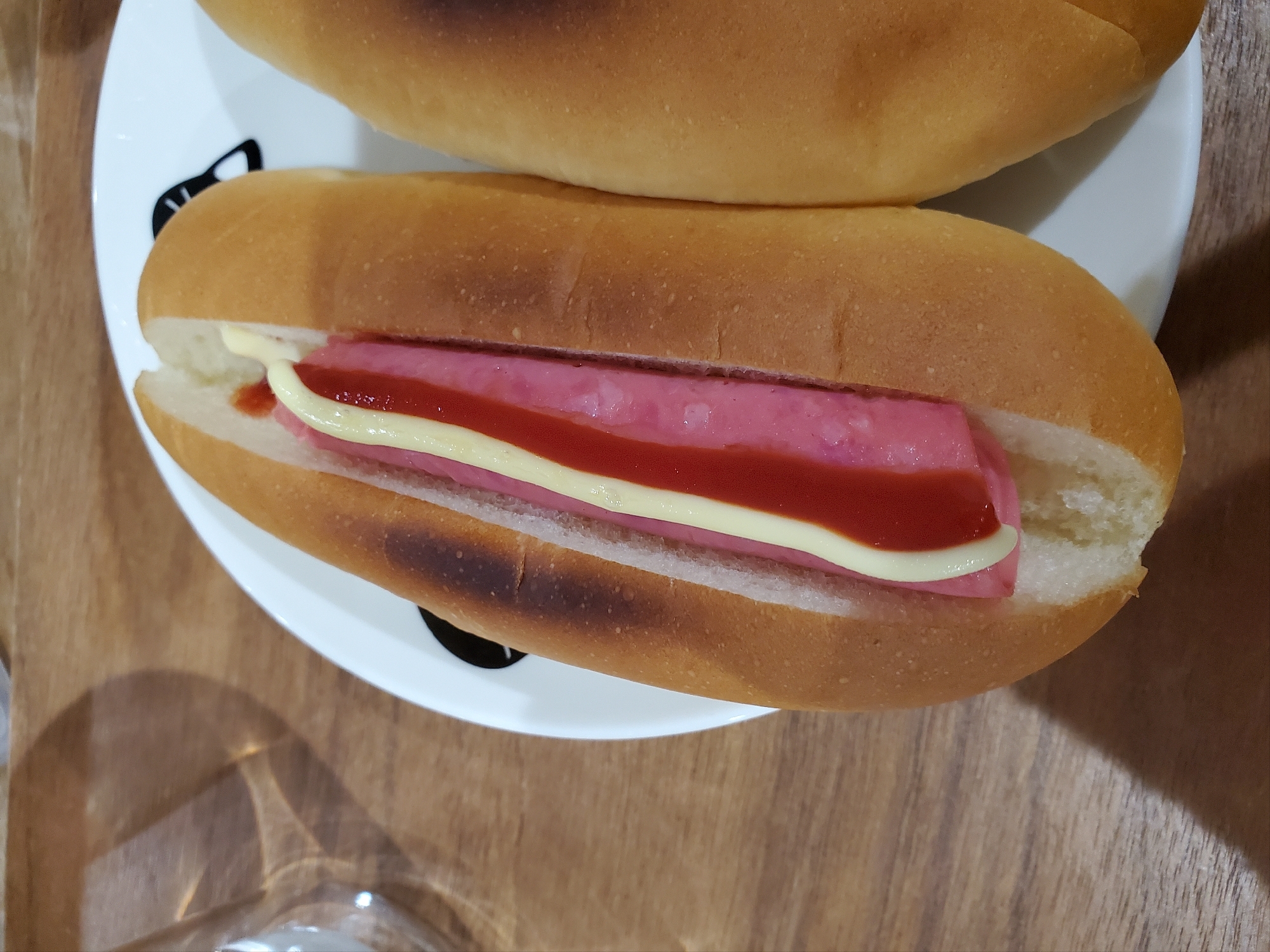 ハムでホットドッグ