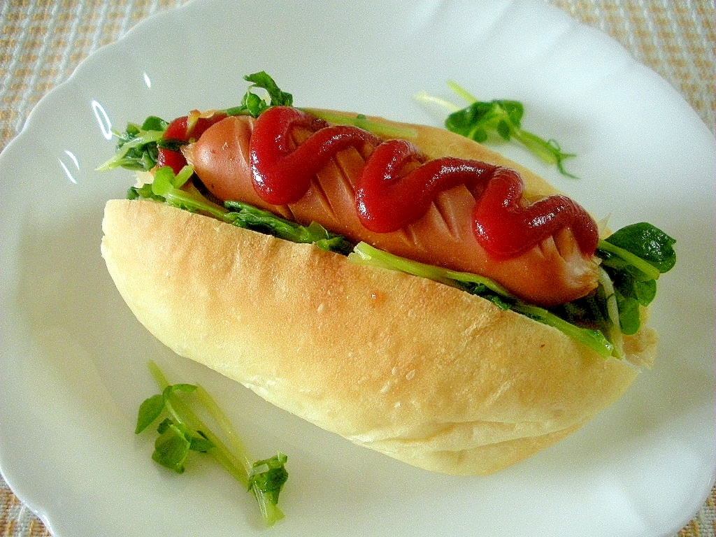 お弁当に！レンジで簡単☆野菜たっぷりドッグパン☆