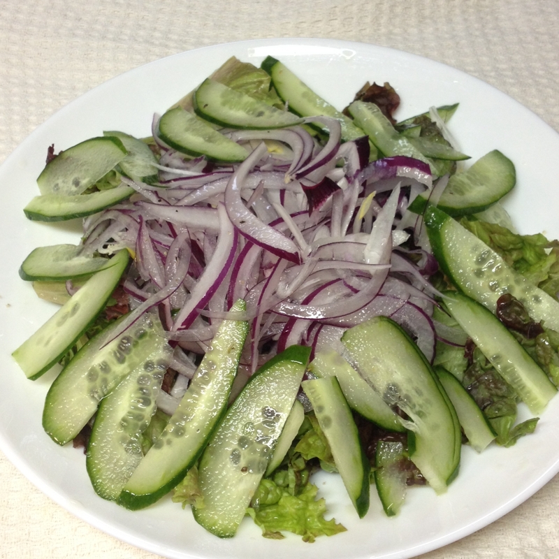 レモンで食べる野菜サラダ ♪紫玉ねぎ・きゅうり♪