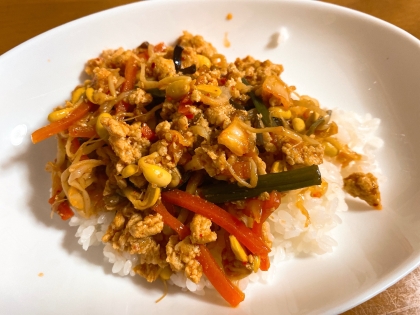 鶏ひき肉と野菜のビビンバ丼