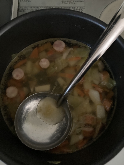 ベーコンと野菜のコンソメスープ（ミニトマト入り）