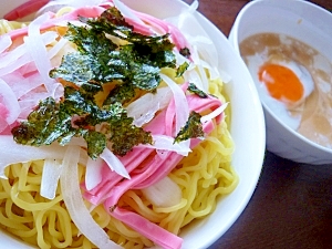 ボロニアソーセージ＆玉ねぎスライスで♪ざるラーメン