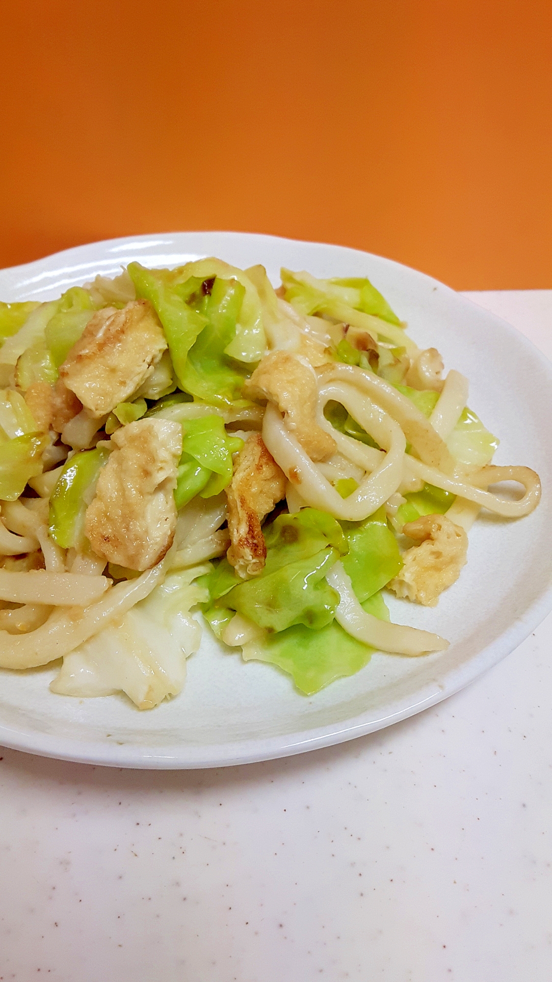 子供が喜ぶ！油揚げとキャベツのごまダレ焼きうどん♪