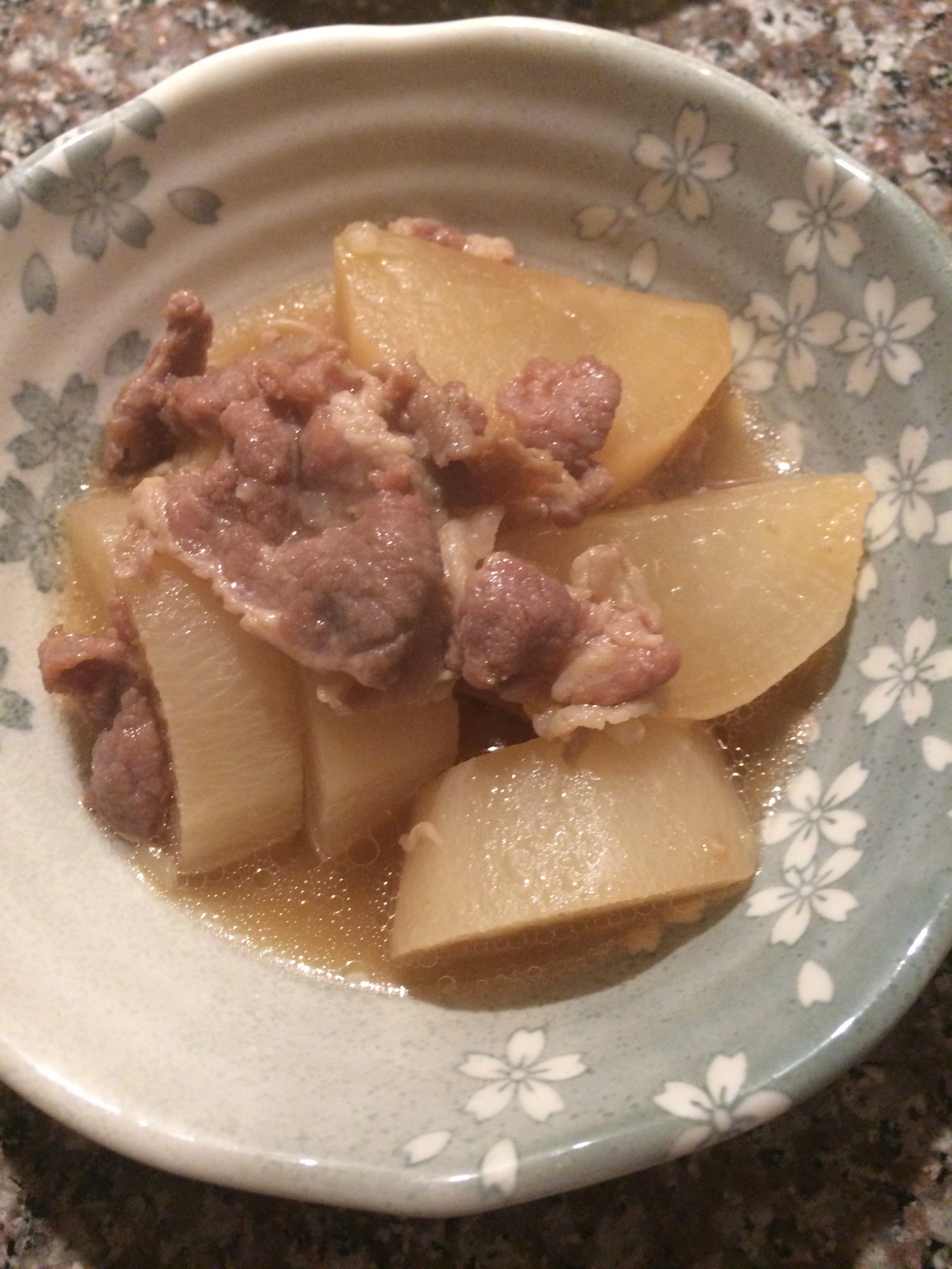 我が家の夕食定番☆大根と豚肉の煮物