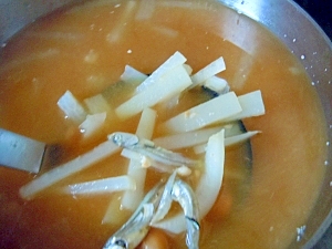 大根と大豆とにぼしのお味噌汁