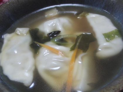 水餃子から出てくる良い味で　スープが美味しいです♪
　深夜の空腹対策にぴったりで危険です
　つるっとご馳走様♪
