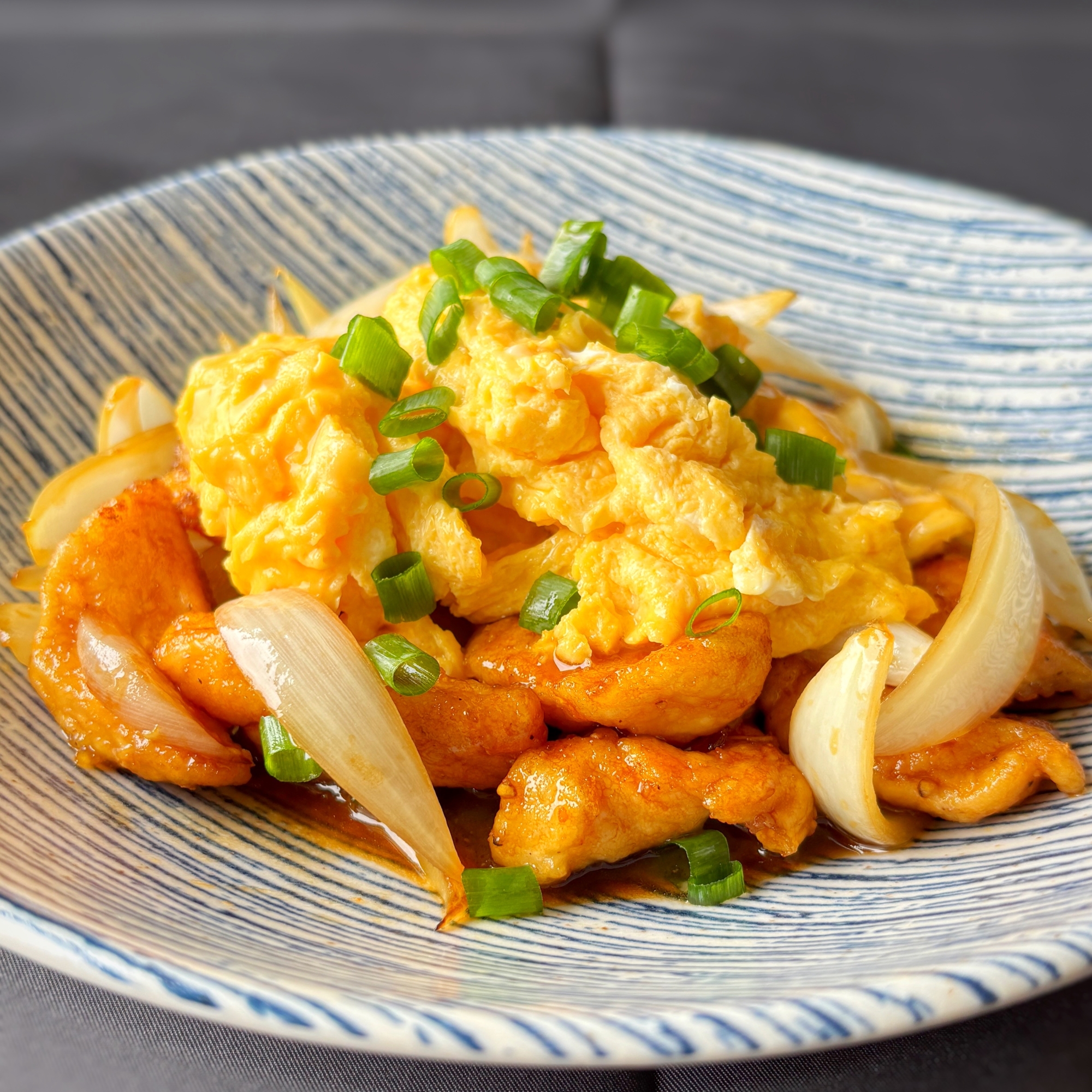 ふわトロ卵と鶏むね玉ねぎ炒め