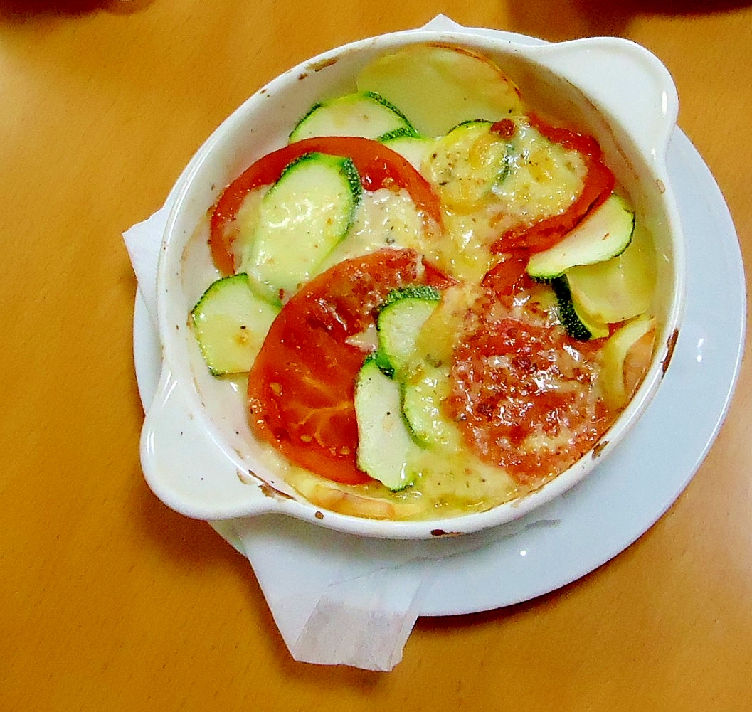 ズッキーニとトマトのチーズグラタン