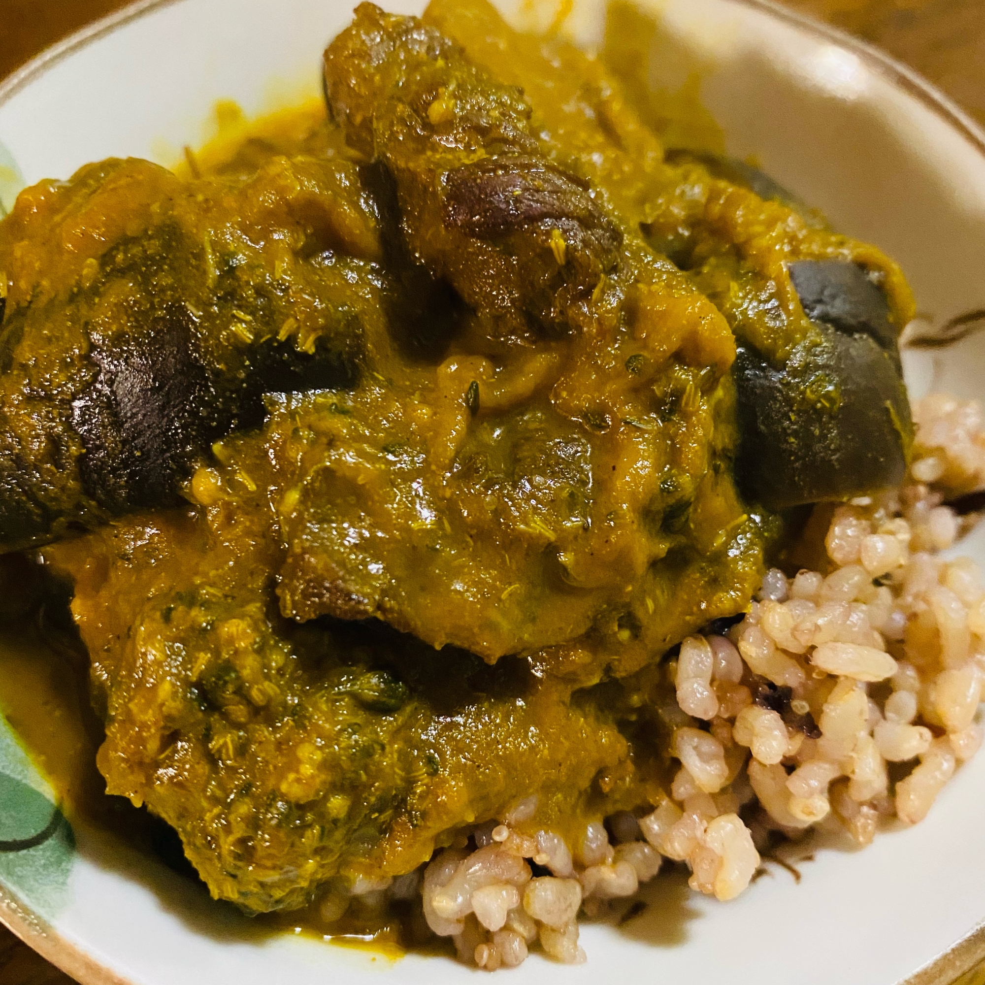 長茄子をたっぷり使用!牛すね肉煮込みカレー