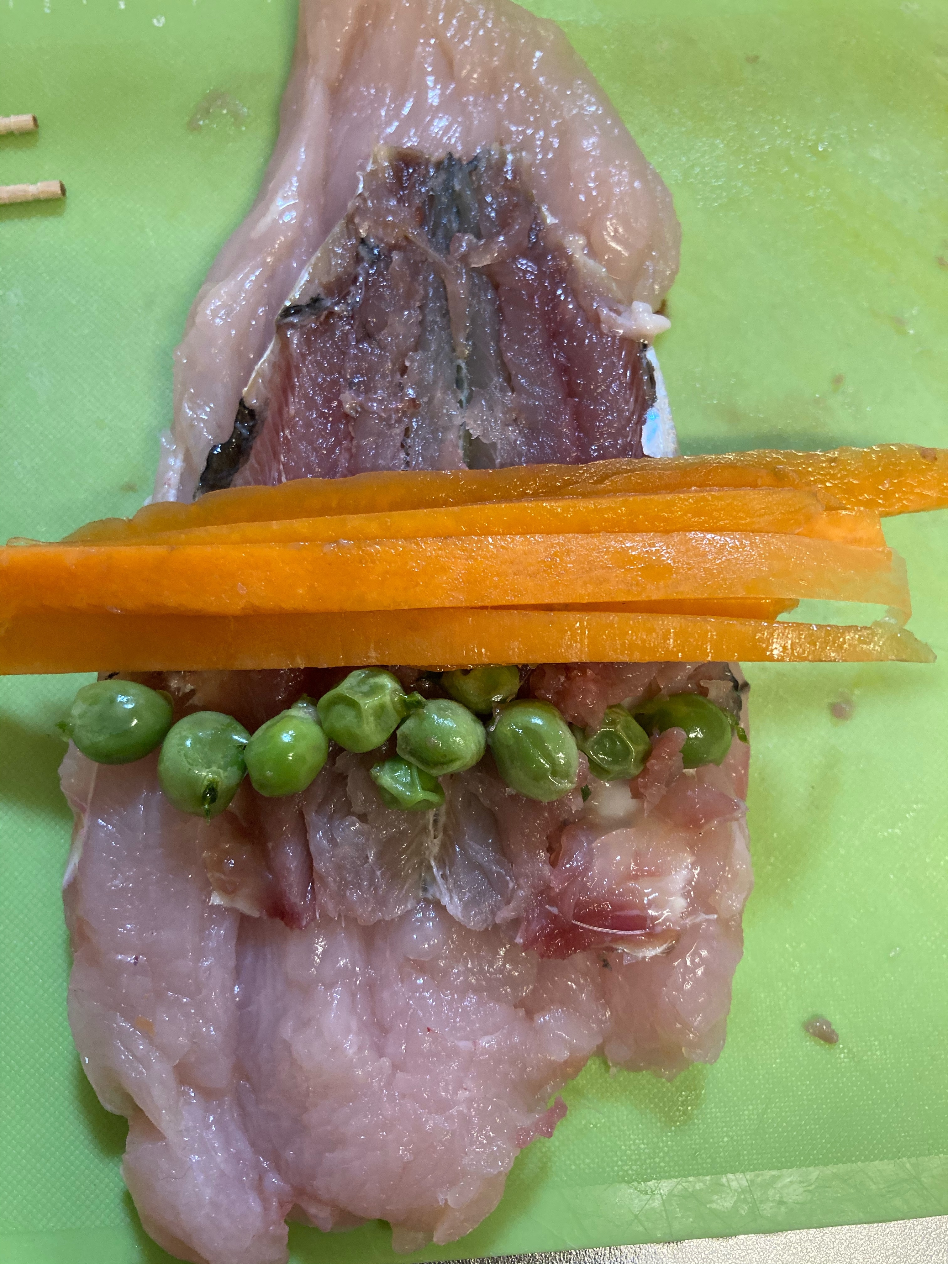 鶏胸肉とイワシで作る タンパク質たっぷり犬用恵方巻 レシピ 作り方 By ゆずジャムおばさん 楽天レシピ