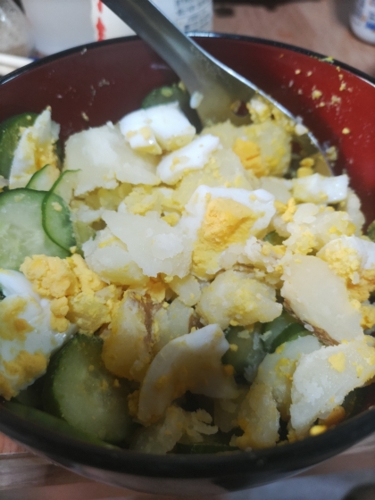 ホント基本の基のポテトサラダ。おかげさまで美味しくできました。野菜たっぷりで食物繊維も豊富なんだろうなぁと思いつつ、たくさん食べてしまいました。