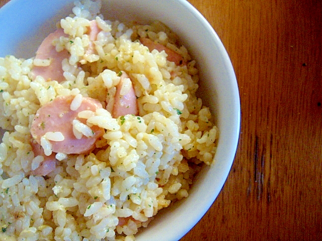 魚肉ソーセージと卵のチャーハン