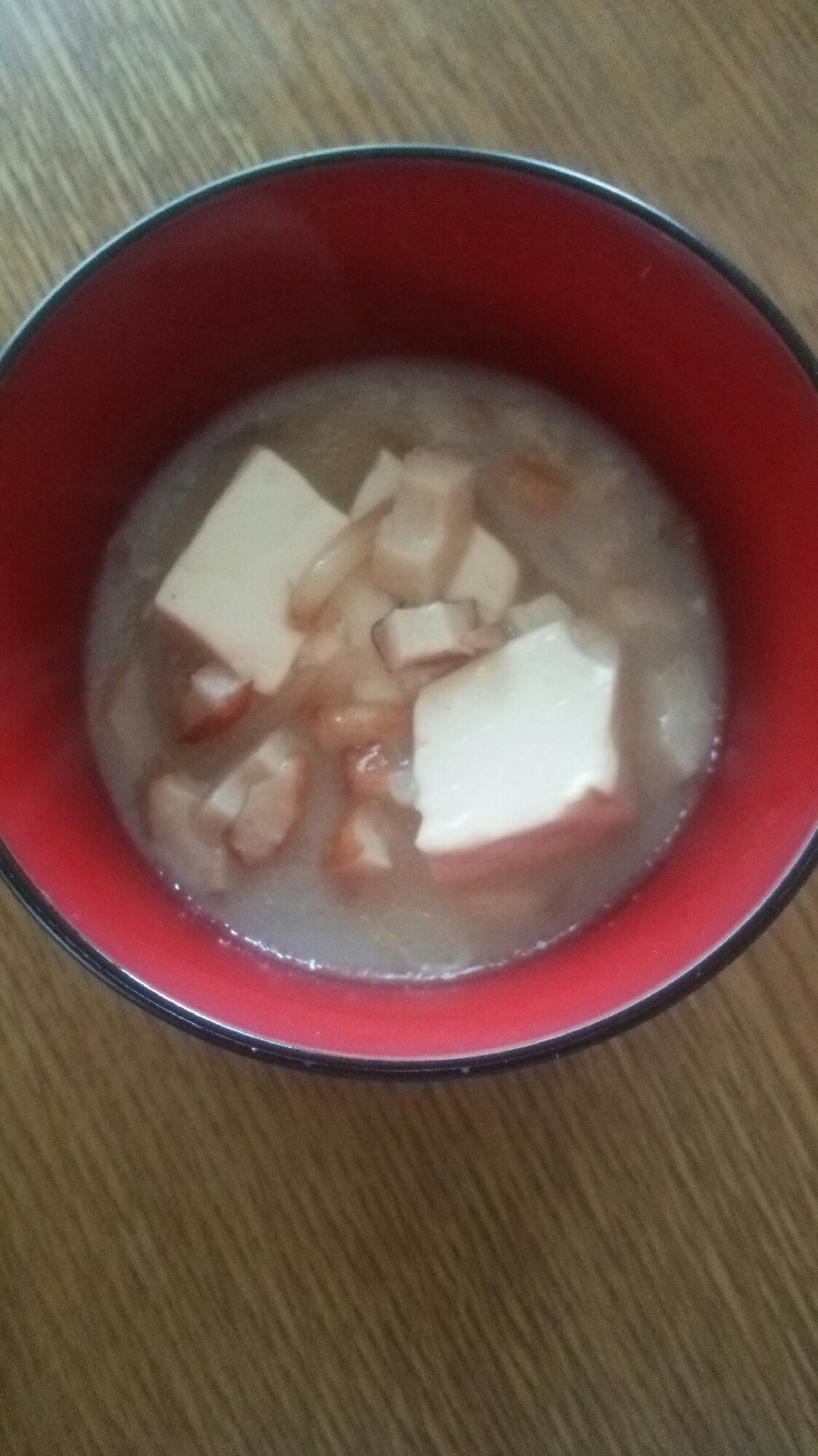 豆腐とモヤシとちくわの豚骨スープ
