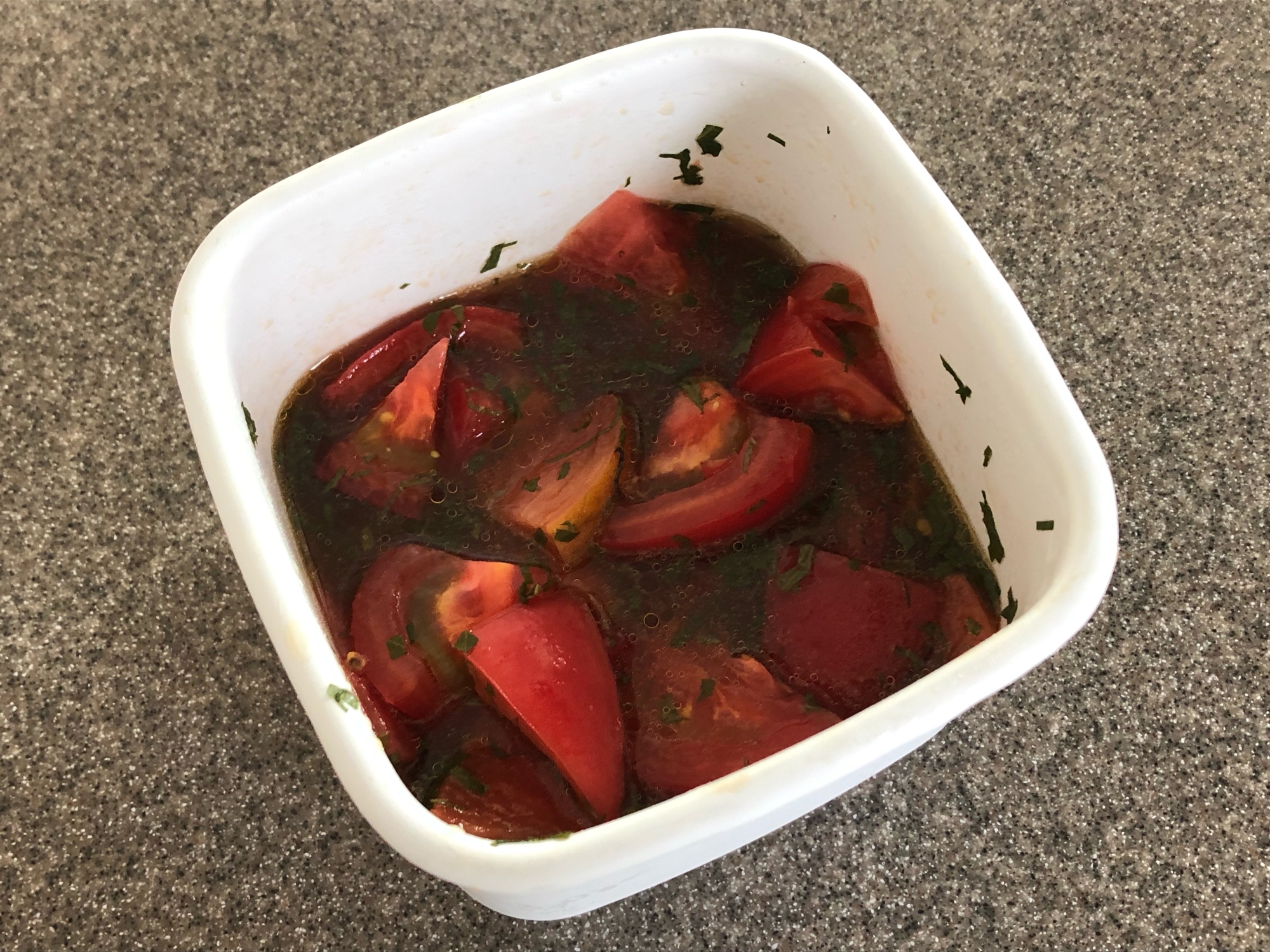 大葉たっぷり！トマトの「バルサミコ酢風」サラダ