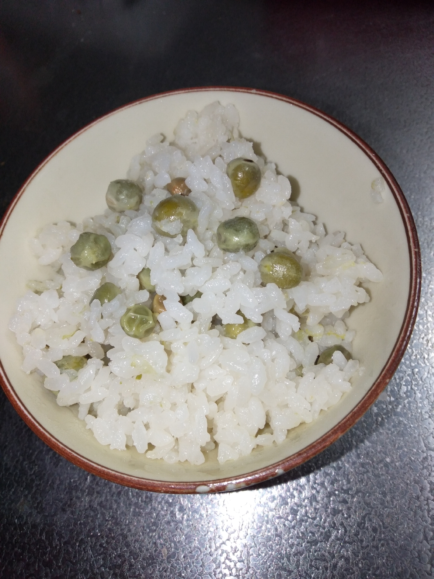 季節はずれに豆ご飯