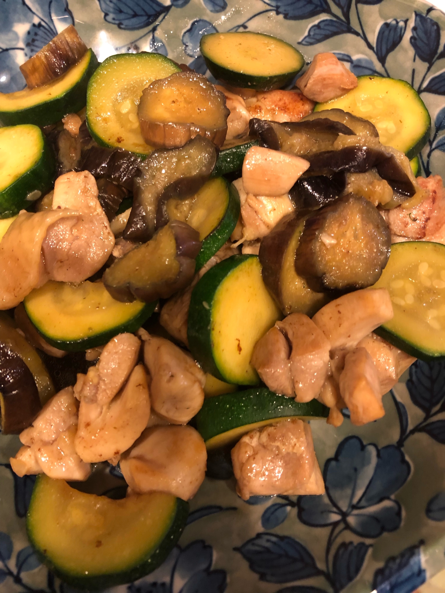 なすとズッキーニと鶏肉のコンソメ醤油炒め レシピ 作り方 By ズボラでもおいしいごはんが食べたい 楽天レシピ なすとズッキーニと鶏肉のコンソメ醤油炒め レシピ 作り方 By ズボラでもおいしいごはんが食べたい 楽天レシピ