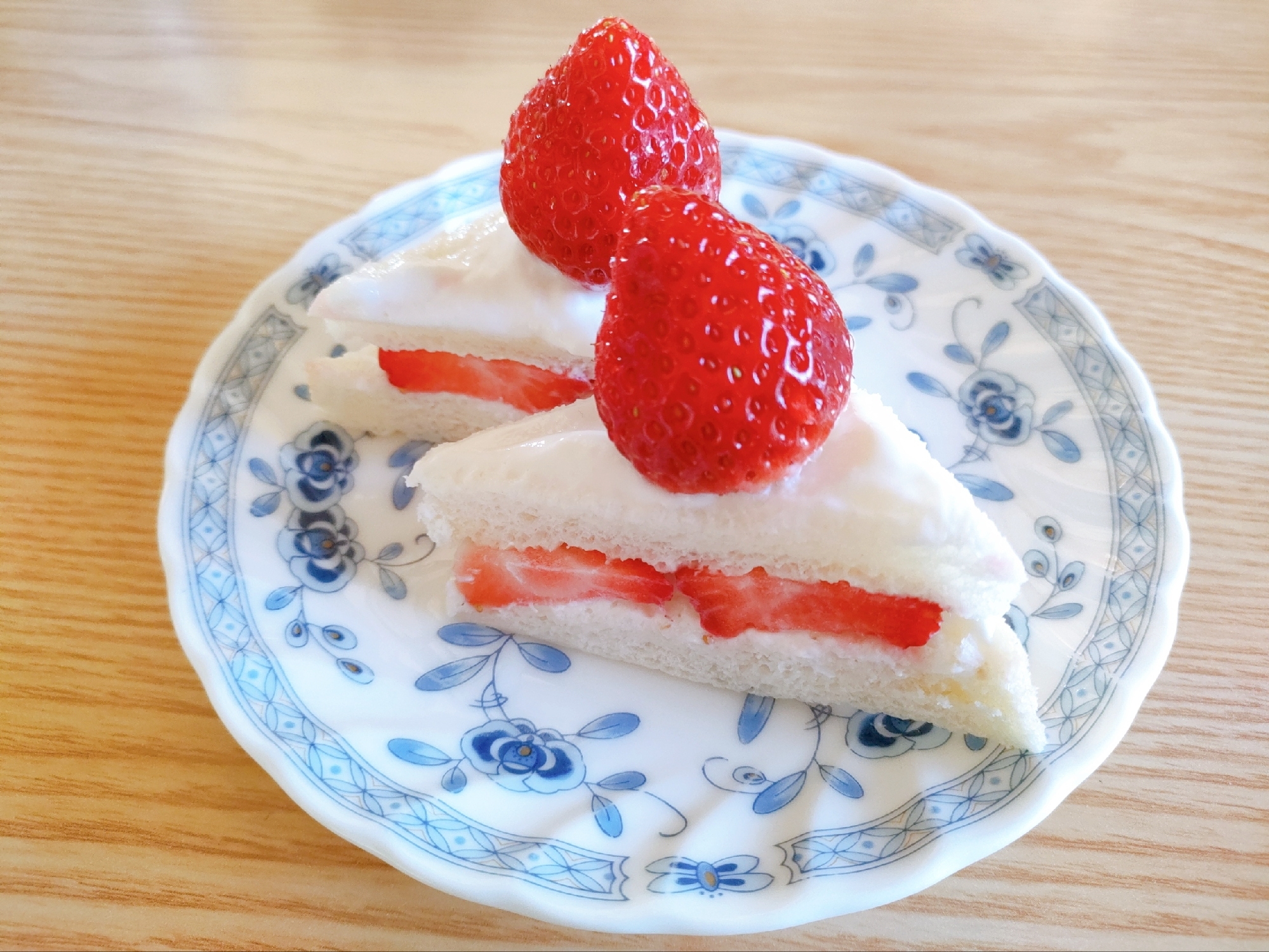 食パンとヨーグルトで☆いちごケーキ風