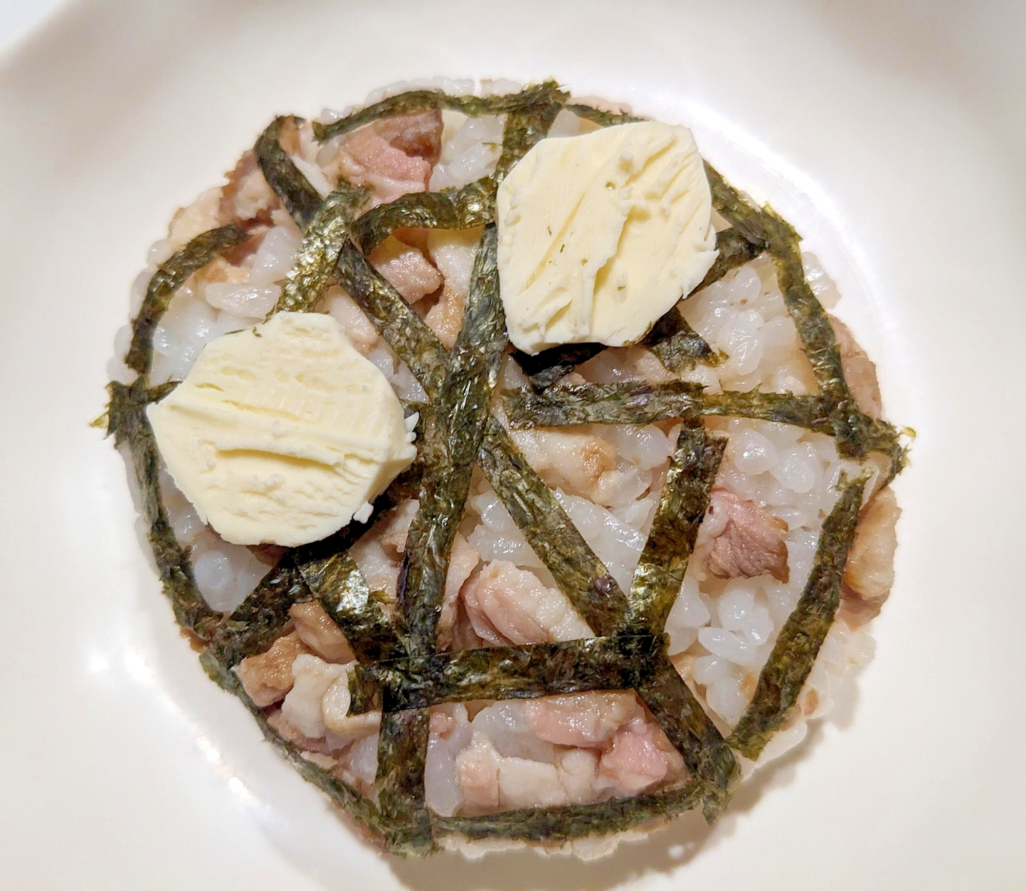 残りの豚角煮でまぜごはん（スパイダーマンおむすび）