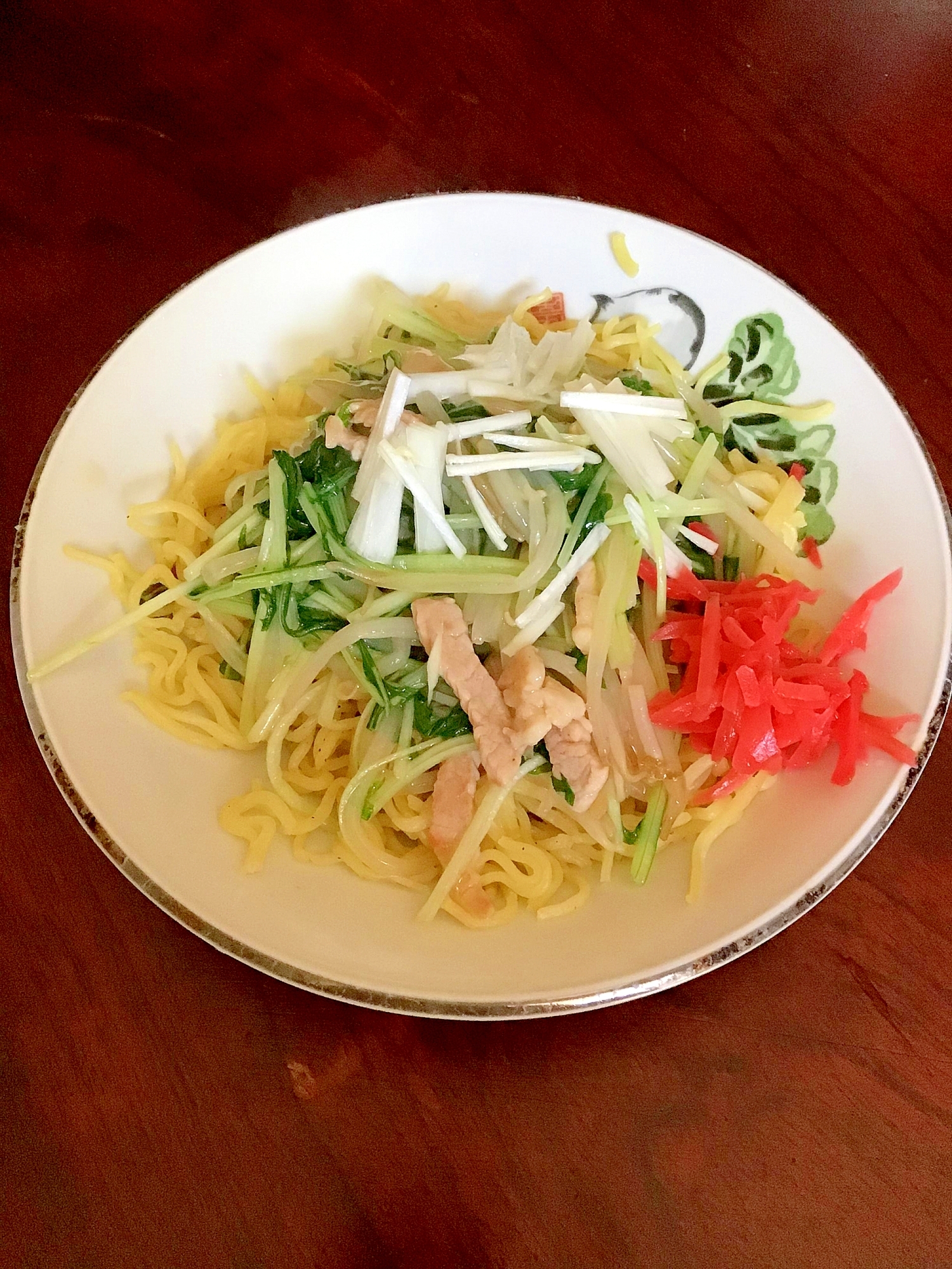 水菜ともやしと豚の白だし餡かけ焼きそば。