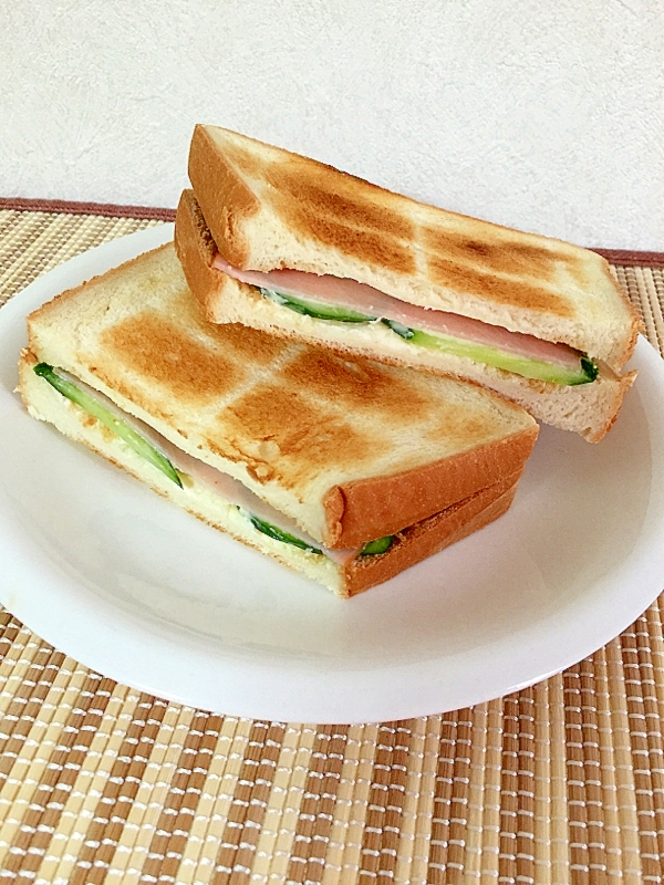 ハムときゅうりとクリームチーズのトーストサンド レシピ 作り方 By ぽよっちぷーちゃん 楽天レシピ