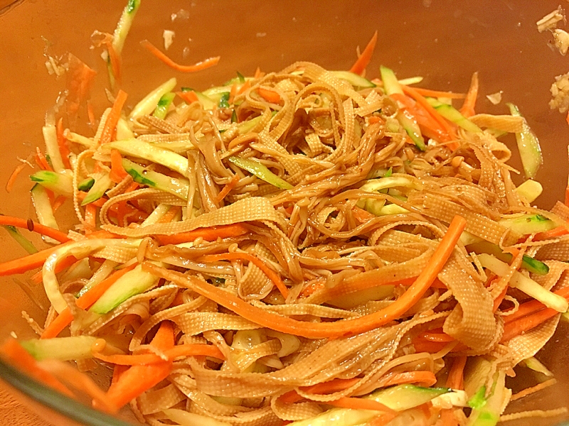 豆腐麺のゴマだれサラダ