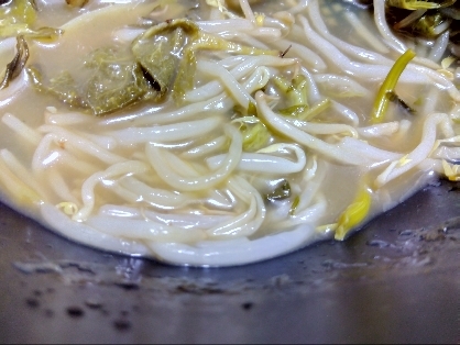 白菜・もやし・油揚げの味噌汁
