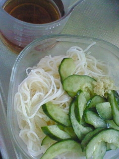 浅漬けきゅうりでパパッと素麺