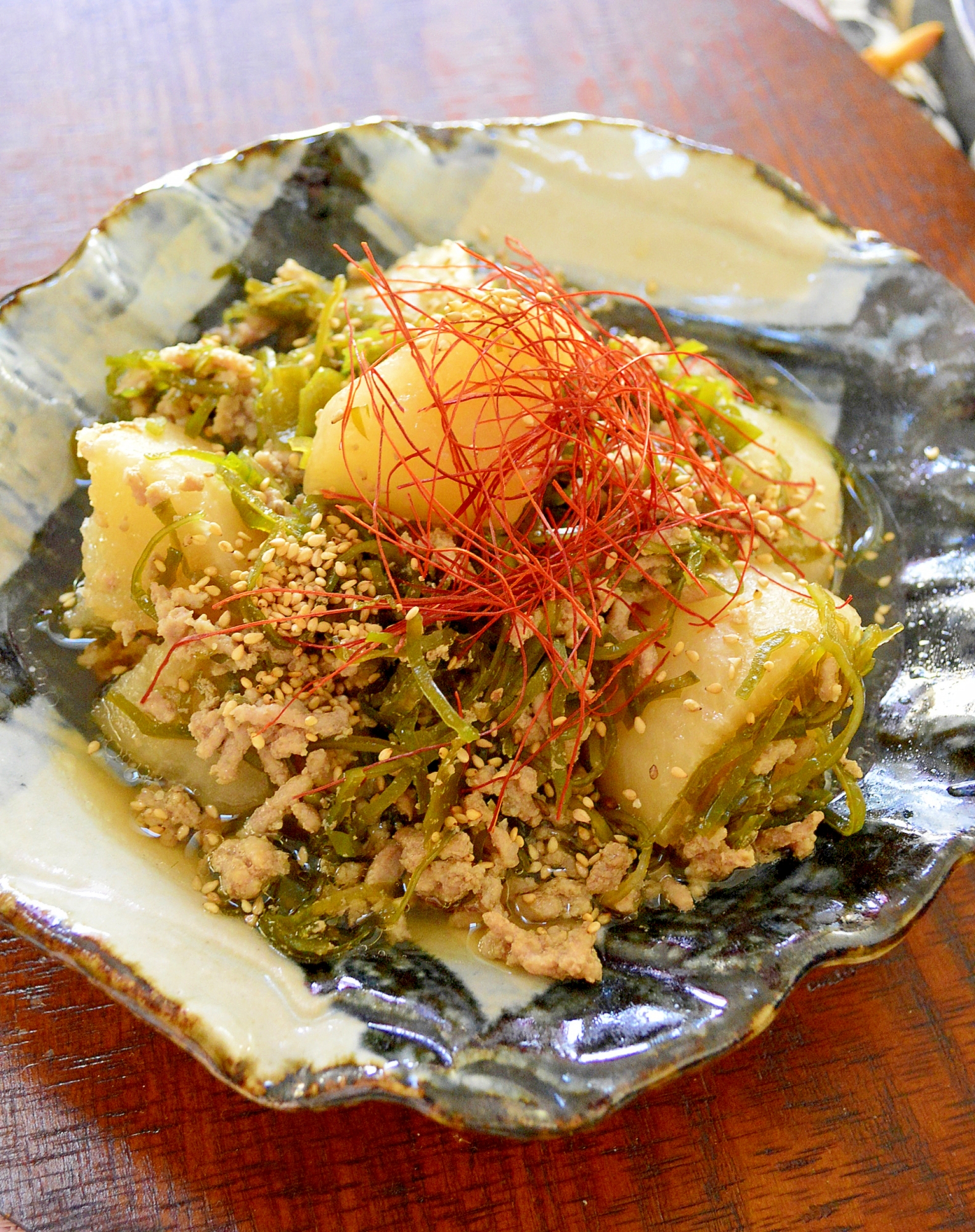 「ル・クルーゼで」大根と切り昆布の☆そぼろ煮