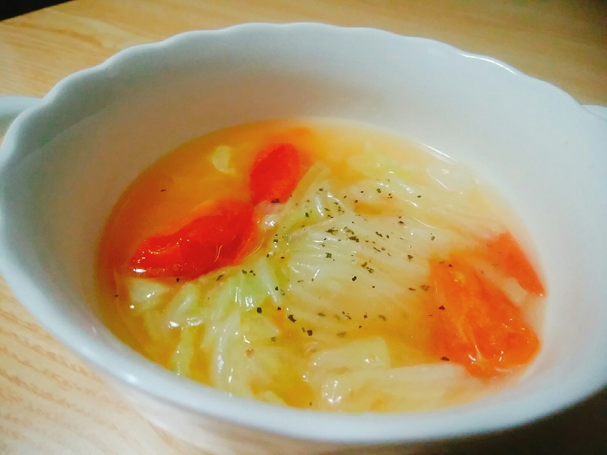 白菜とミニトマトのコンソメスープ