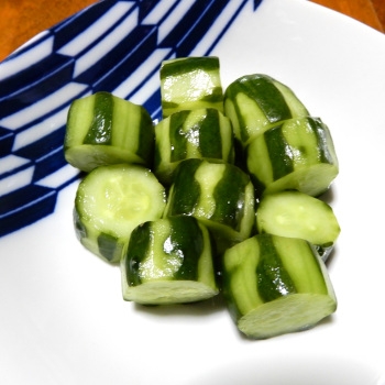 ❤・・❤です♪キュウリ、この切り方で、味がシミシミになるかなと思ったけど（漬け物好き）、なった↑↑↑味付けが良い～、ポチします♡私もすぐ食べる漬け物サラダ有りw