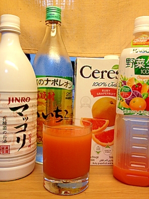 野菜ジュースとピンクグレフルの爽やかマッコリ～☆