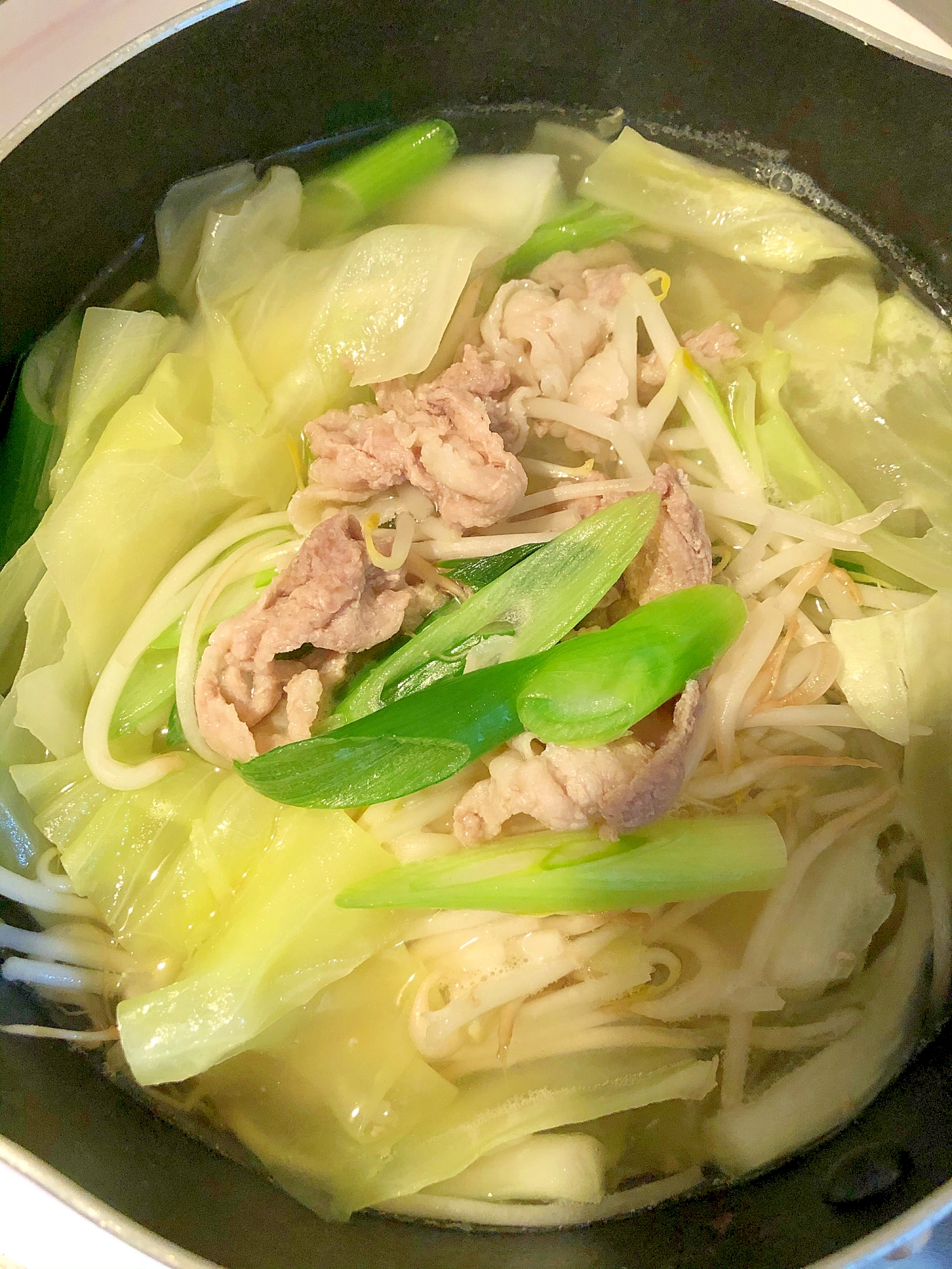 一人鍋 白だしで簡単に 豚もやしキャベツ鍋 レシピ 作り方 By きのこのみみ 楽天レシピ