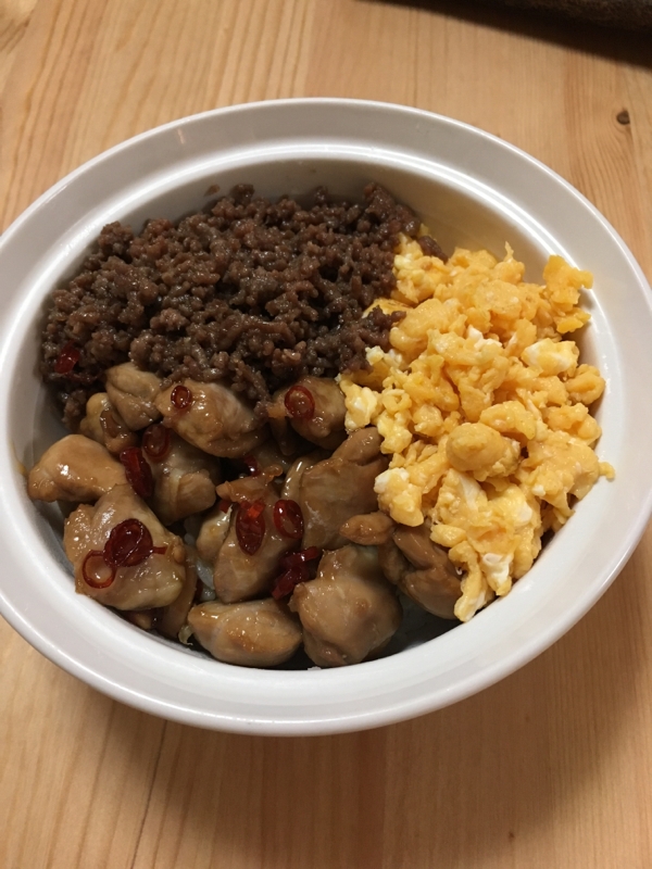 なんちゃって三色丼〜3種の親子丼〜