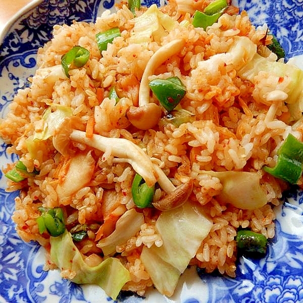 肉なし、冷やご飯OKで５分！？キャベツのキムチ炒飯