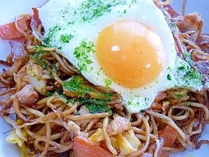 目玉焼き乗せ～焼きそば＊＊