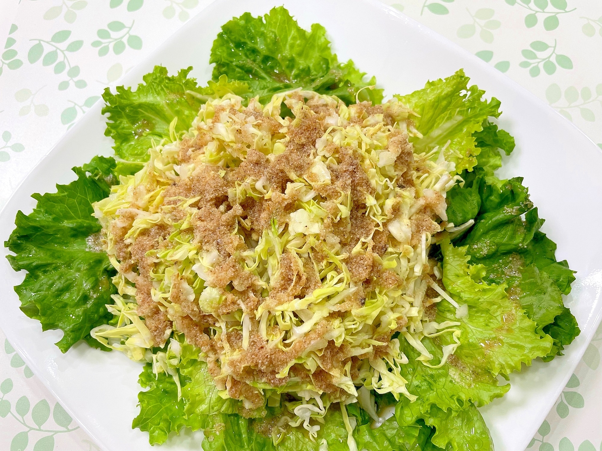 グリーンリーフと春キャベツの胡麻ドレサラダ レシピ・作り方 by