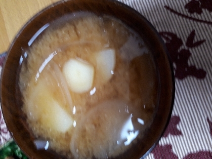 椎茸とじゃがいもと玉ねぎのみそ汁