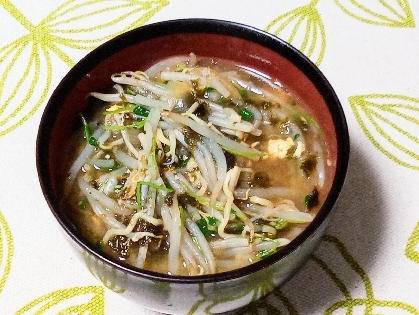 豆苗・もやし・小ねぎの緑たくさん味噌ラーメン