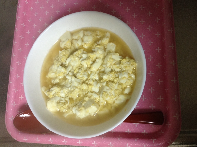 病みあがりのお腹に優しい一品。豆腐と卵のスープ