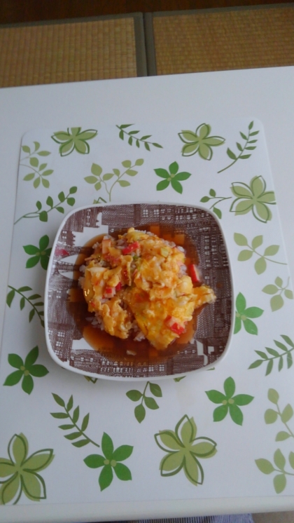 初めて天津飯を作りました。
卵を上手に乗せられずご飯が見えてますが(-_-;)
簡単で豪華に見えて嬉しいです。