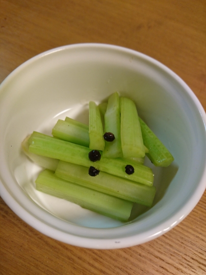 前菜に！ほの甘いセロリのマリネ♪（粒胡椒お勧め）