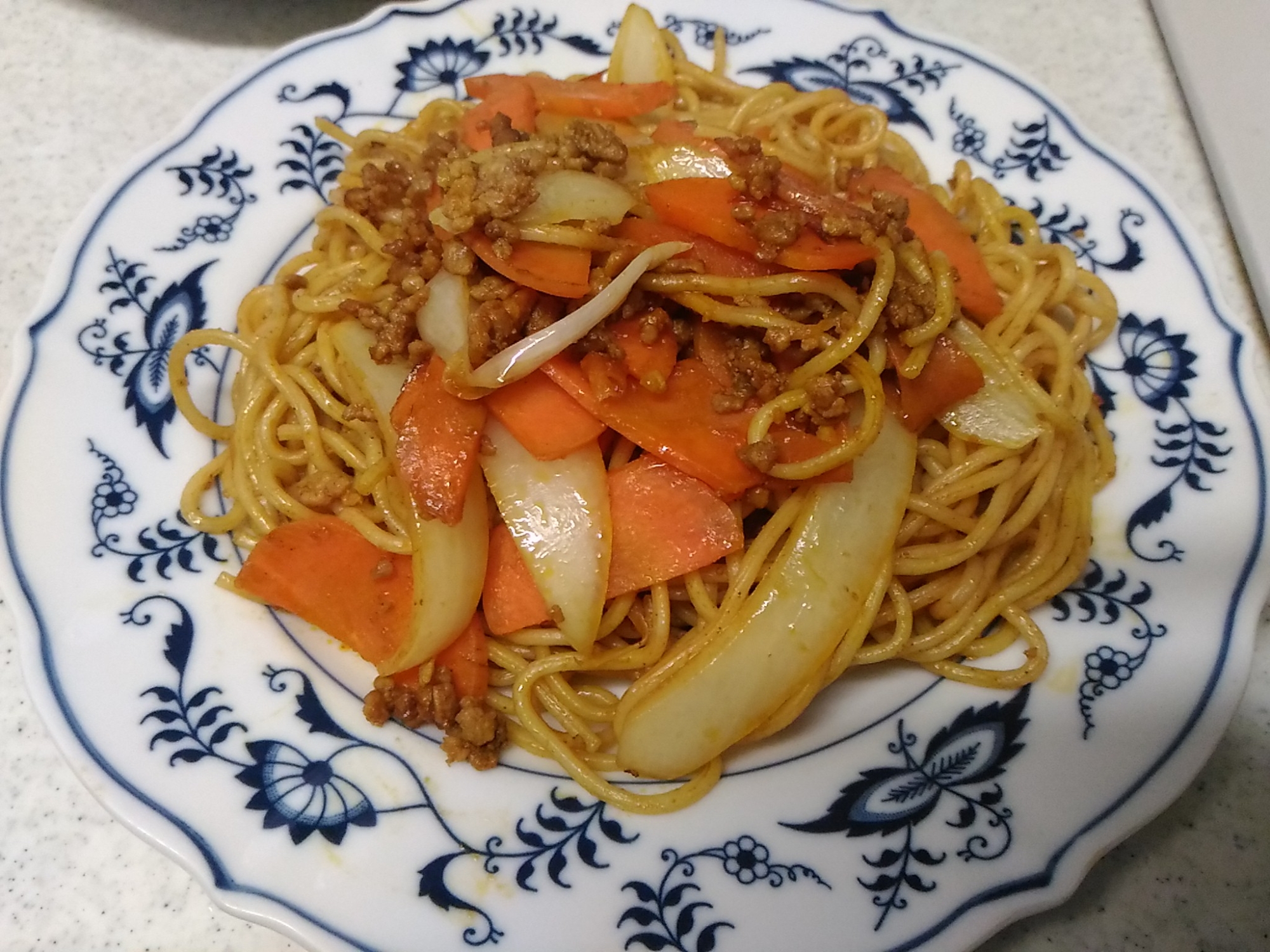 焼きそば麺でスパイシーナポリタン