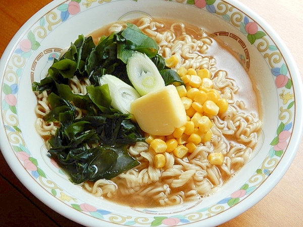 バターなインスタント味噌ラーメン コーン他 レシピ 作り方 By ジョン リーバス 楽天レシピ